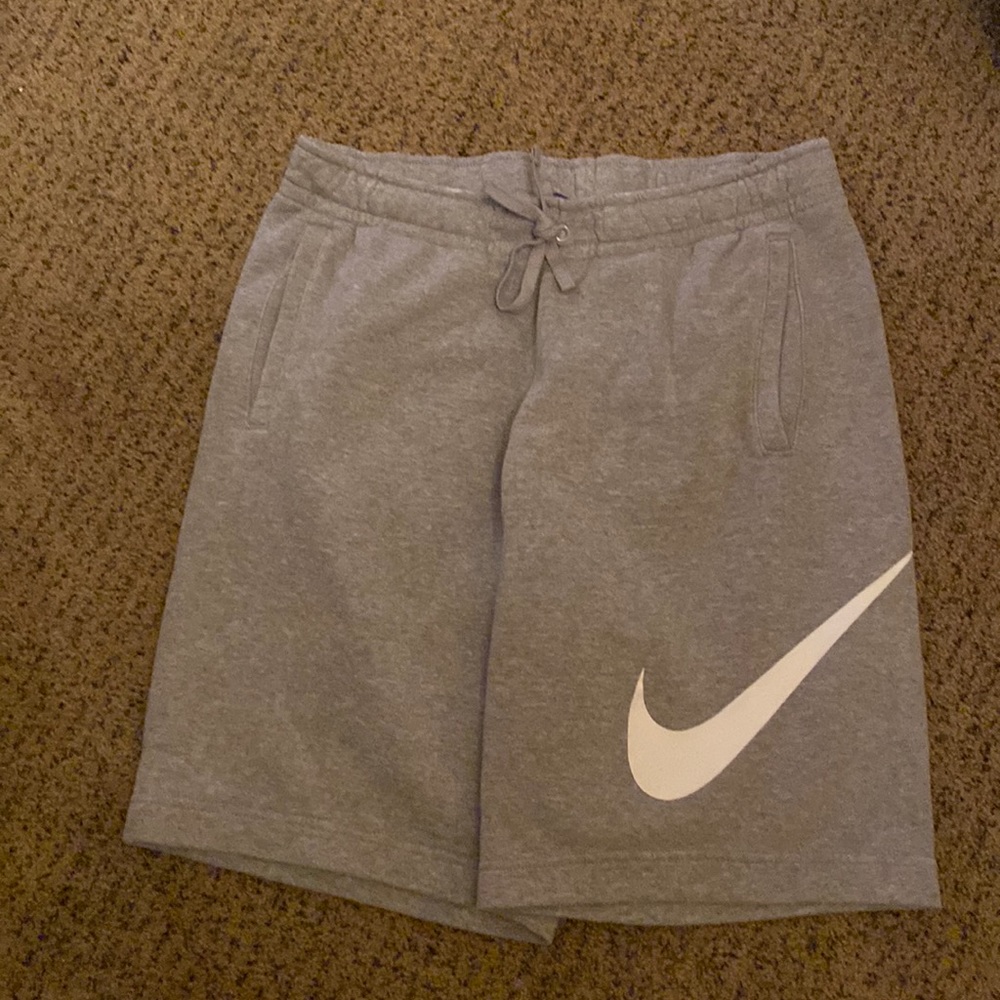 Mens Nike Size Medium Club Shorts